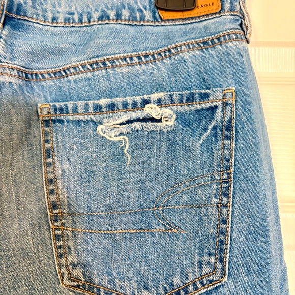 American Eagle Tomgirl Distressed Jeans Size 8 - Picture 4 of 8